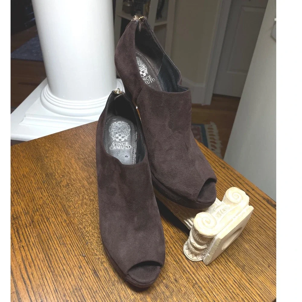 Vince Camuto Dark Brown Suede Peep Toe Platform Booties Gold Back Zip Heels 9B * - Picture 8 of 16